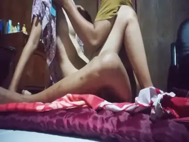 Kemesraan Sejoli Bersama Ayang Di Rumah Sepi