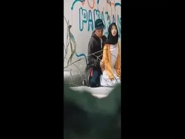 Kemesraan Sejoli Cantik Di Kamar Tidur Sepi