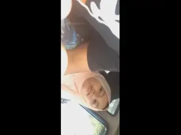 Ukhti Hijab Cantik Pasrah Goyang Mobil Crot